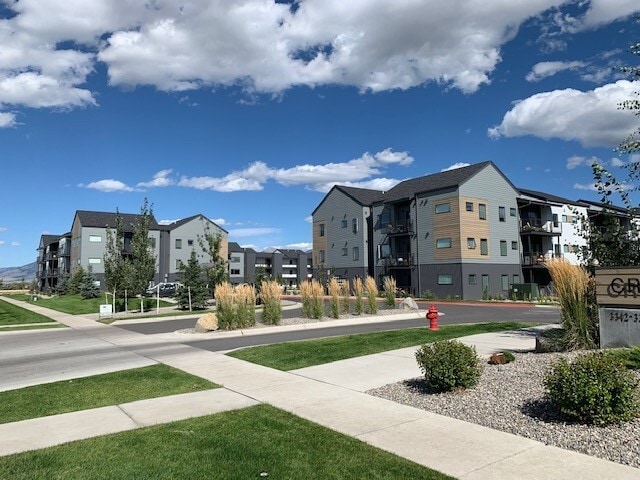 Building Photo - Top Floor-Gorgeous Unit Stunning Views-Luxury