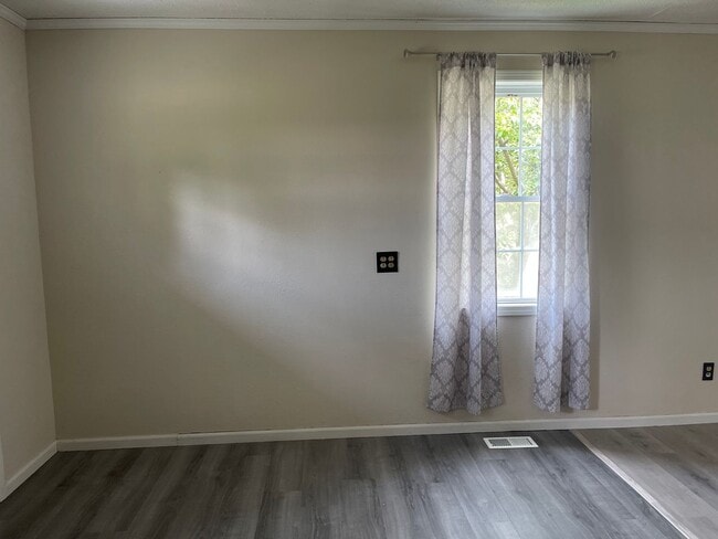 Building Photo - Quaint 3 BR/1 BA house located in Jacksonv...