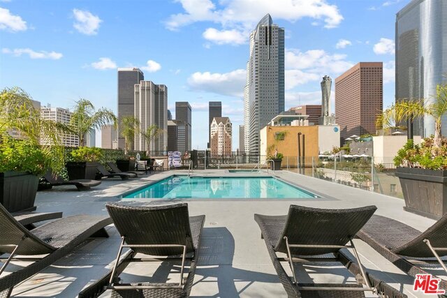 Foto del edificio - 312 W 5th St