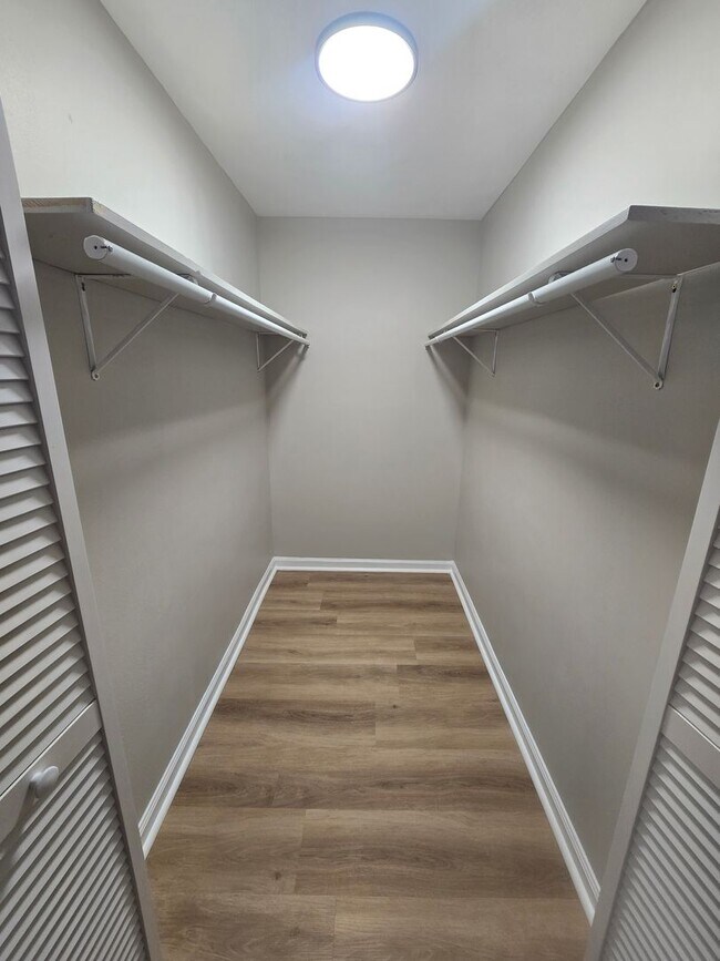 Building Photo - Welcome Home to Bellagio South Living: Where Comfort Meets Convenience