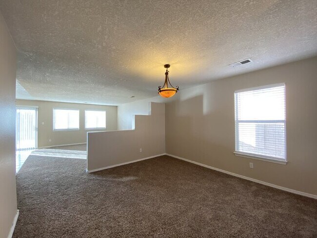 Foto del edificio - 2 Story - Master on Main Floor - Loft Upst...