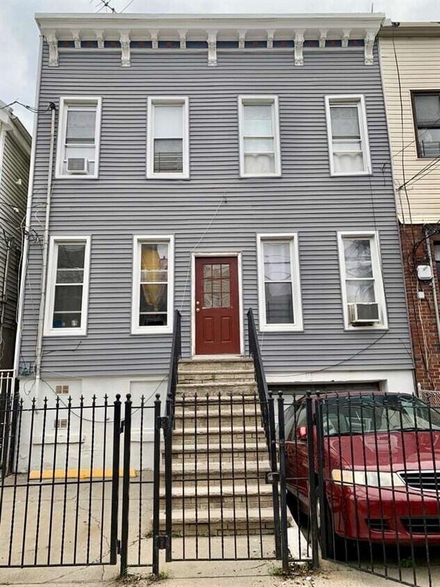 Foto principal - 235 Webster Ave
