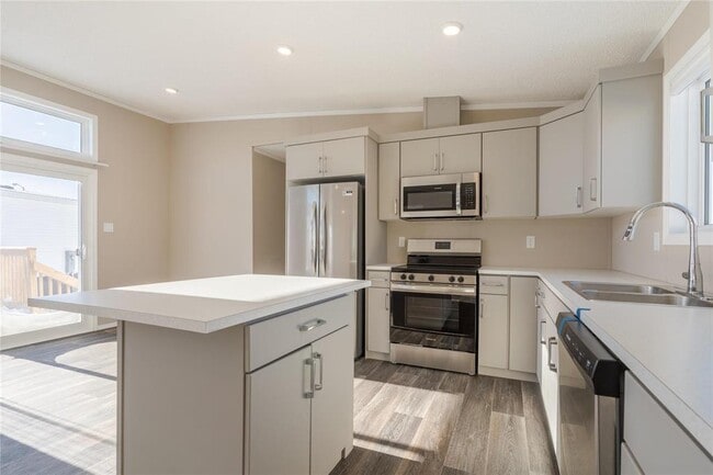 Photo du bâtiment - 99 Prairie Oak Dr