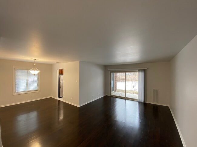 Building Photo - 905 Knottingham Dr