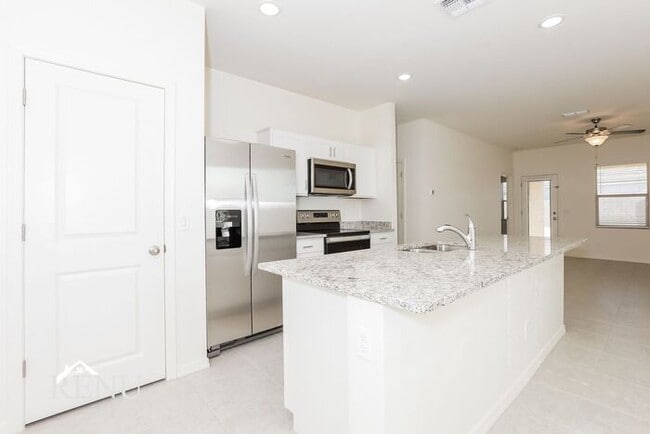 Foto del edificio - 18391 Los Gabrieles Wy