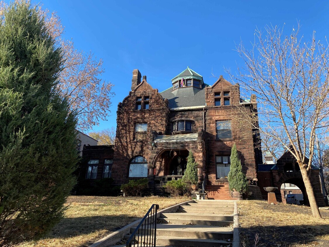 Foto del edificio - 1818 La Salle Ave
