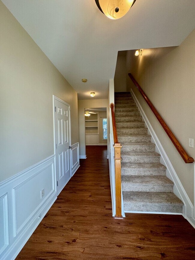 Building Photo - Better than New!