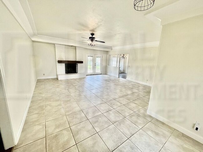 Building Photo - ***BEAUTIFUL 3 BED 2 BATH!!!