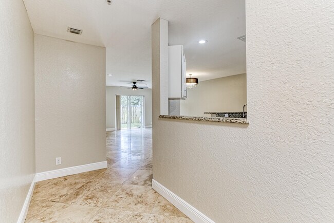 Foto del edificio - 316 SE Bloxham Way