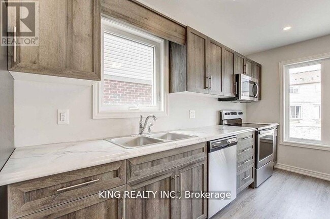 Building Photo - 126 Monarch St