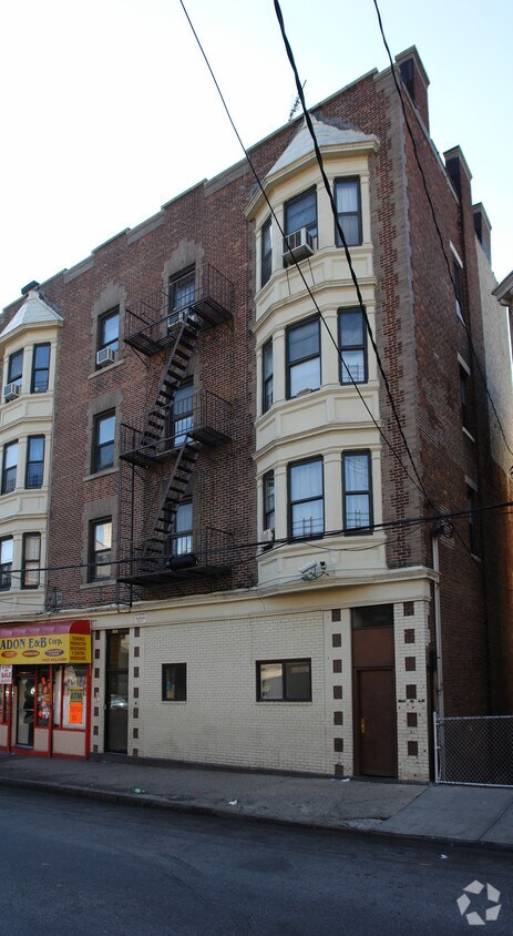 Primary Photo - 189-191 Linden St