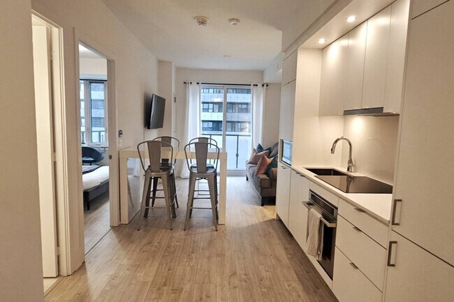 Photo du bâtiment - 470 Front St W