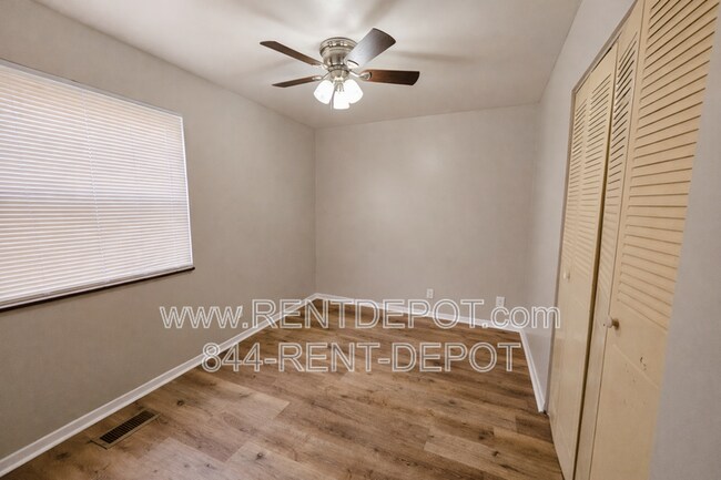 Building Photo - 1531 E Riverside Dr