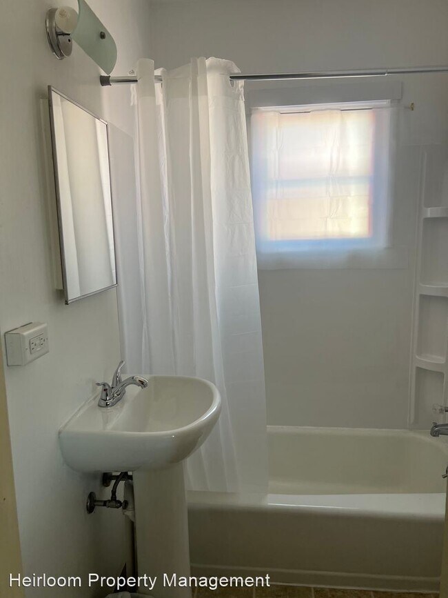 Foto del edificio - 3 br, 1 bath House - 1306 Baxter Ave