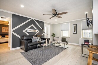 Building Photo - 300 W Peachtree St NW