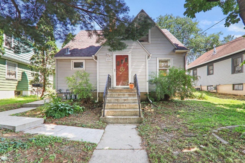 Primary Photo - 2225 Winnebago St