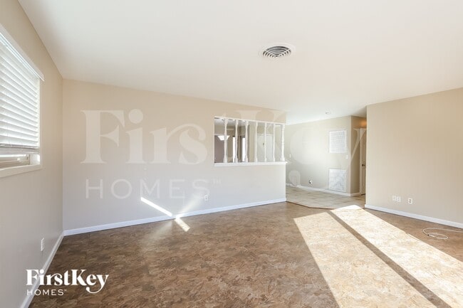 Foto del edificio - 5925 Pebble Beach Blvd