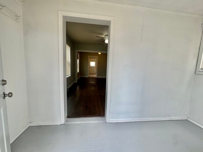 Building Photo - 1000 N Tabor Ave