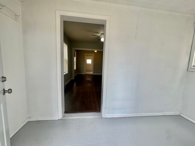 Foto del edificio - 1000 N Tabor Ave