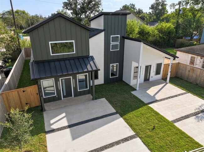 Foto del edificio - 4214 Clover St