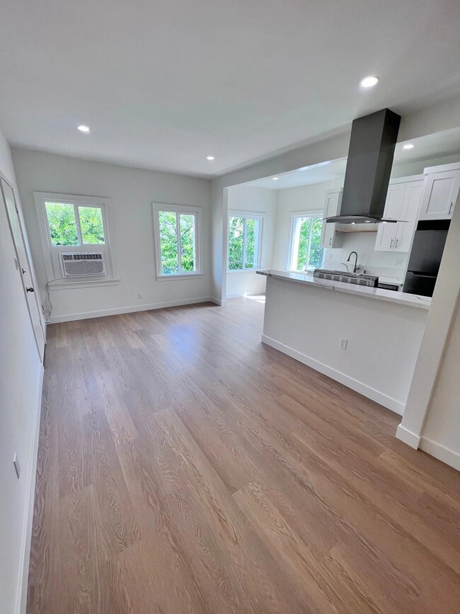 Building Photo - 133 N Reno St