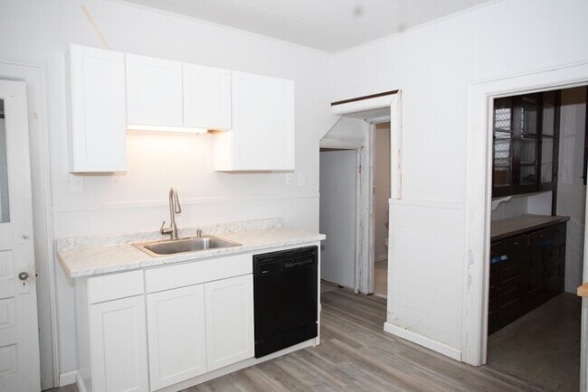 Building Photo - 124 Grote St