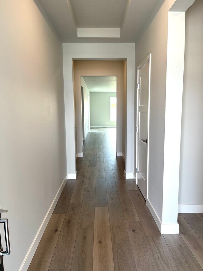 Foto del edificio - Beautiful Three Bedroom located in West Vi...