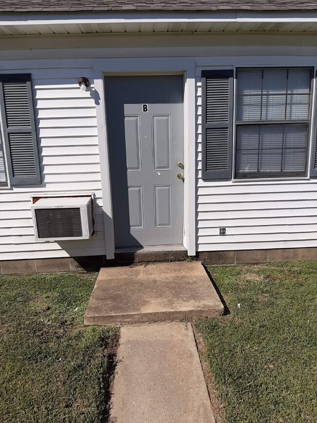 Building Photo - Cozy 2 Bedroom Apartment in Bono, AR with 710 Sq Ft and Full Bathroom!