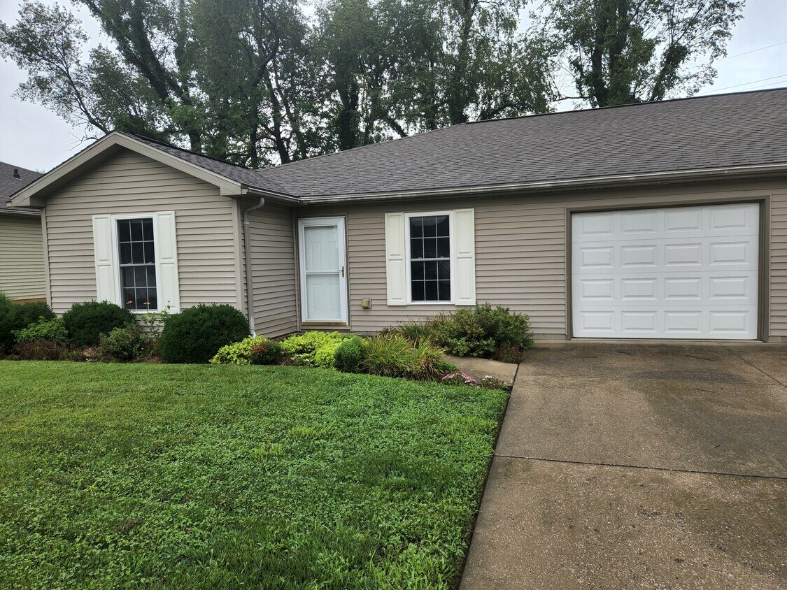 6844 Boston Dr, Newburgh, IN 47630 Townhome Rentals in Newburgh IN