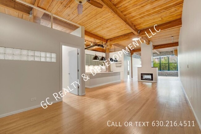 Building Photo - 2804 N Lakewood Ave