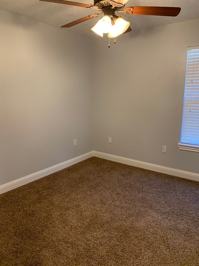 Building Photo - 2225 Jadyn Ln