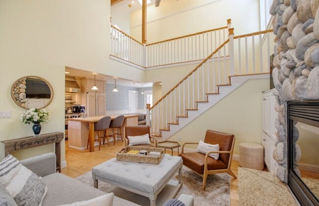 Building Photo - Beautiful Shell Beach Home