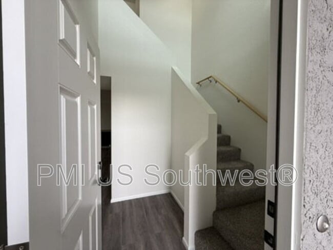Building Photo - 405 Anna Cir