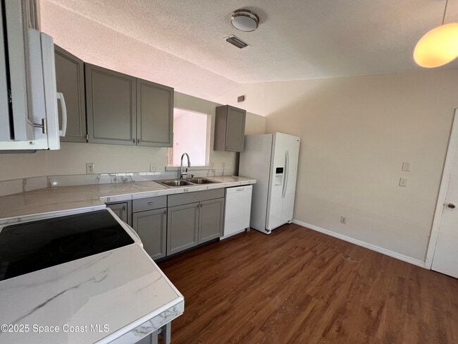 Building Photo - 399 Fluvia Ave SE