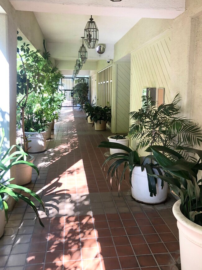 Foto del edificio - 11687 Montana Ave