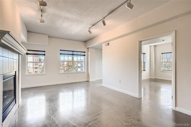 Building Photo - 1780 N Washington St