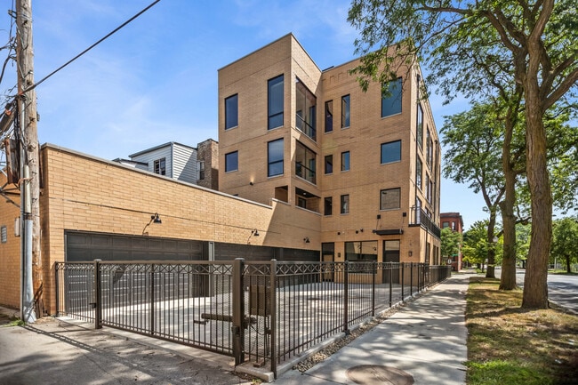 Building Photo - 6556 S Minerva Ave