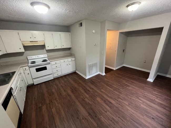 Building Photo - 818 Netherlands Dr