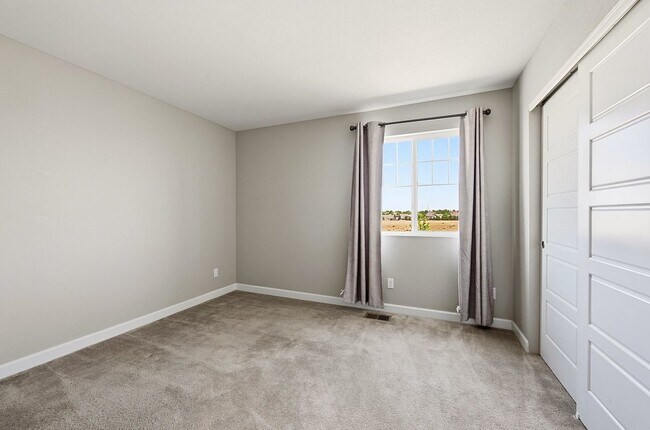 Building Photo - 4988 S Wenatchee Cir