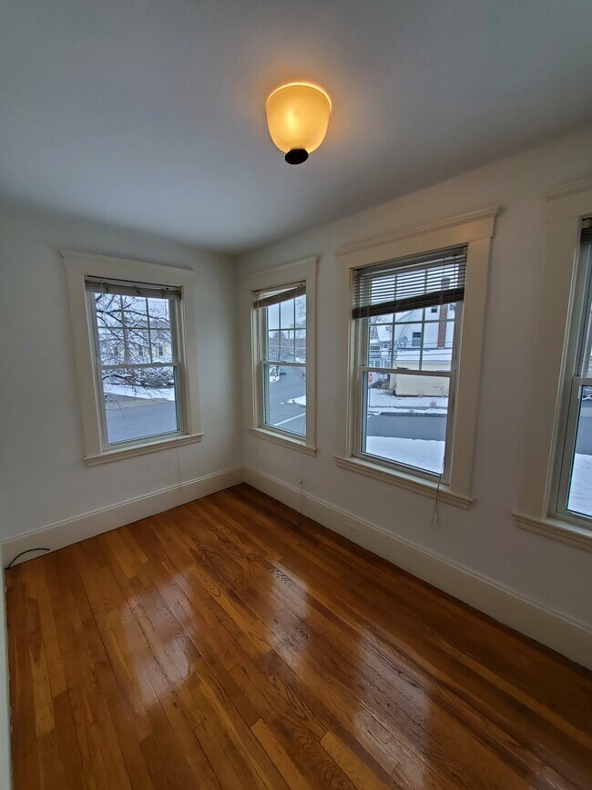 Foto del edificio - 54 Maplewood St