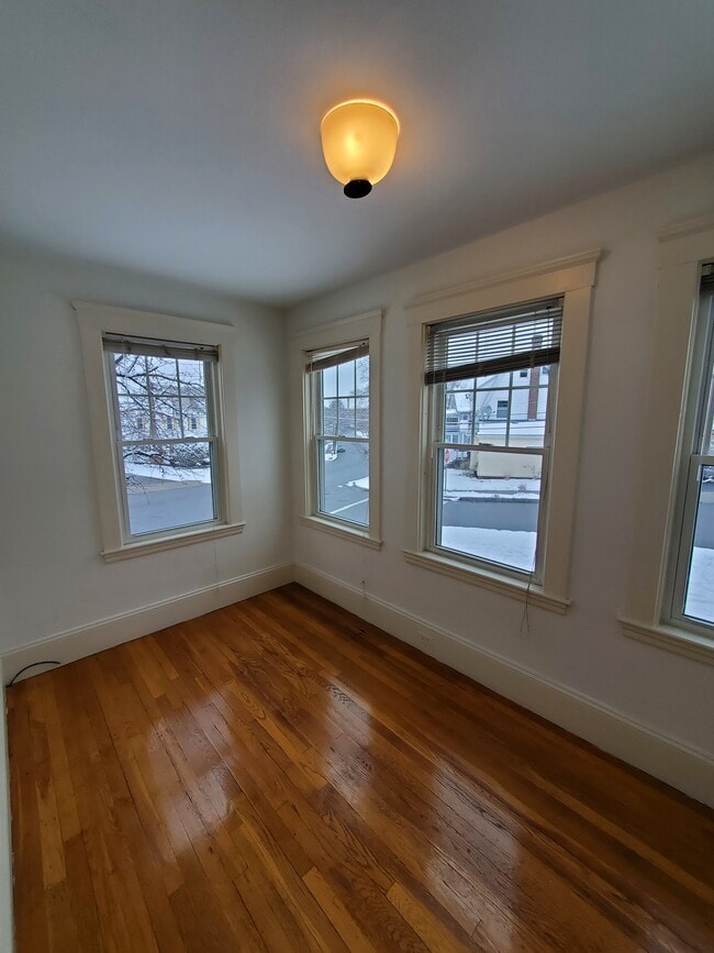 Building Photo - 54 Maplewood St