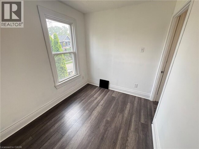 Building Photo - 137 Avondale St