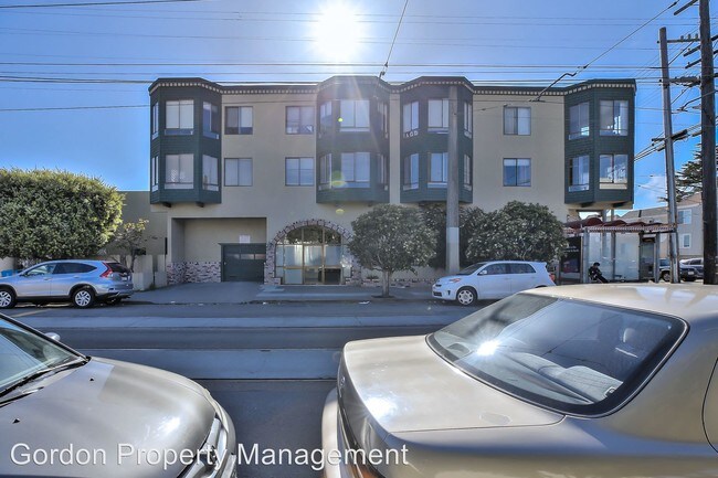 Building Photo - 2405 15th Ave