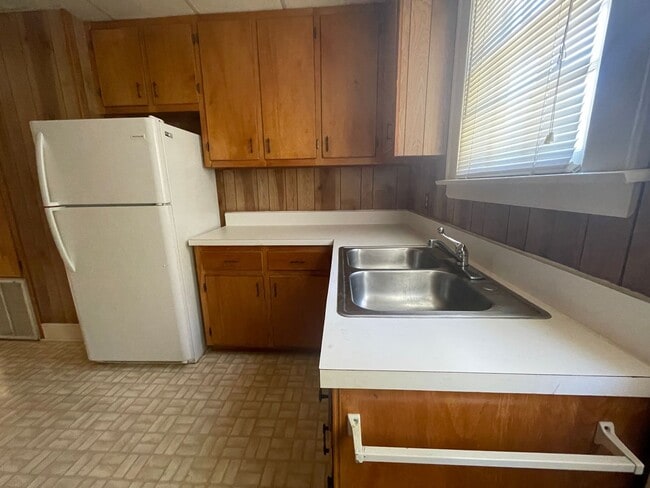 Building Photo - 404 W Edgerton St