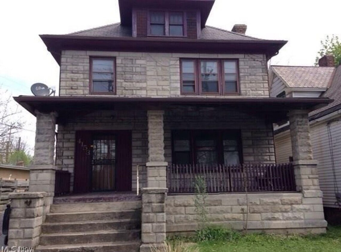 4153 E 123rd St Unit 1ST FLOOR, Cleveland, OH 44105 Room for Rent in