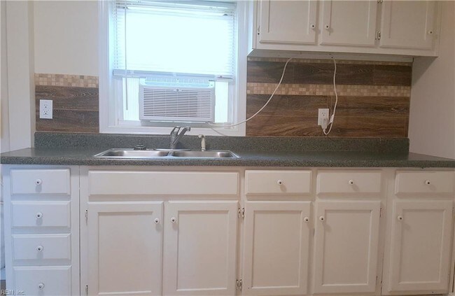 Foto del edificio - 8562 Guinea Rd