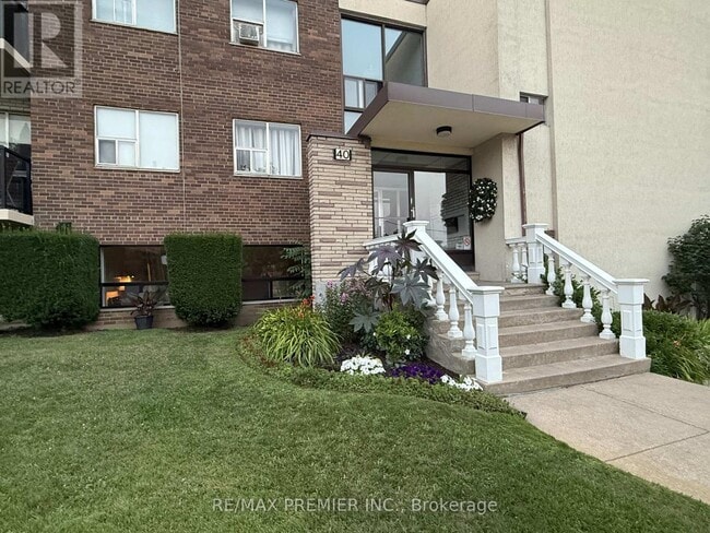Building Photo - 40-40 Torbolton Dr