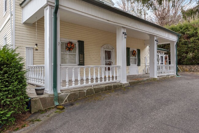 Foto del edificio - 209 W 1st St