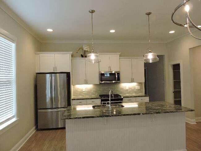 Foto del edificio - 6 YR old Modern Farmhouse designed 3BR/2BA Plus Office