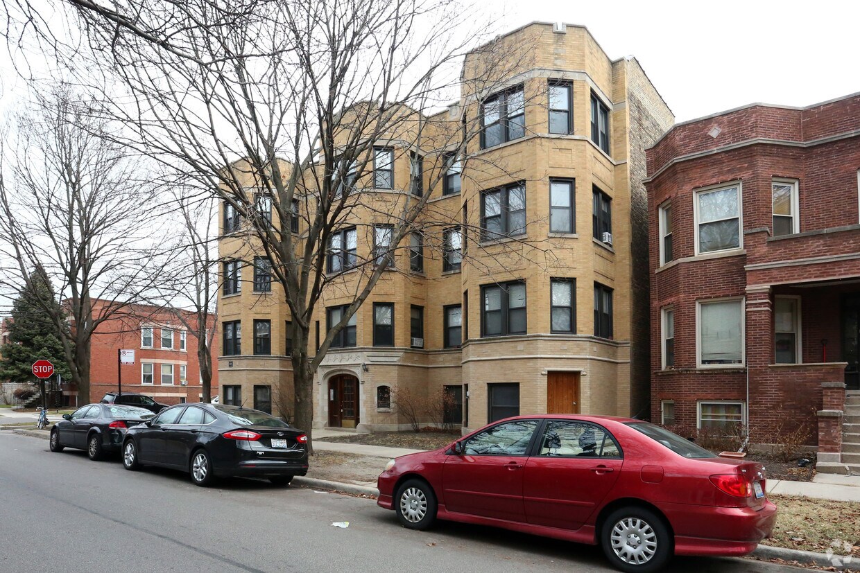 Foto del edificio - 4453 N Artesian Ave